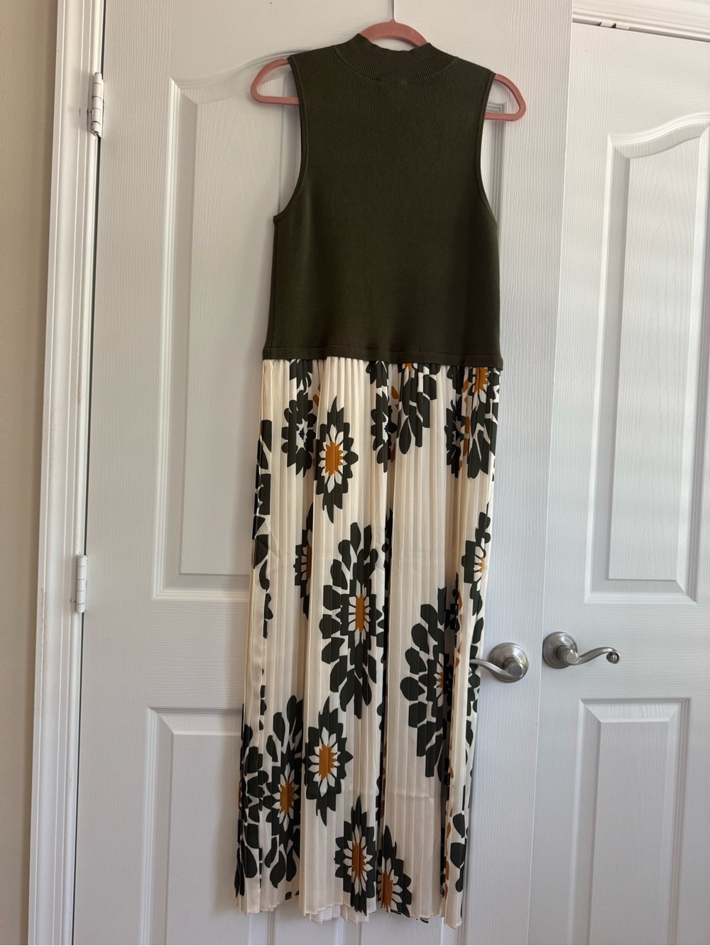 NWT Avara Marcia Dress. Size L. Olive Green. - Picture 5 of 5